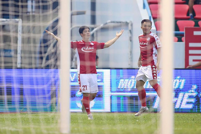 Công Phượng vắng mặt ở deerby TPHCM vì gãy ngón chân.