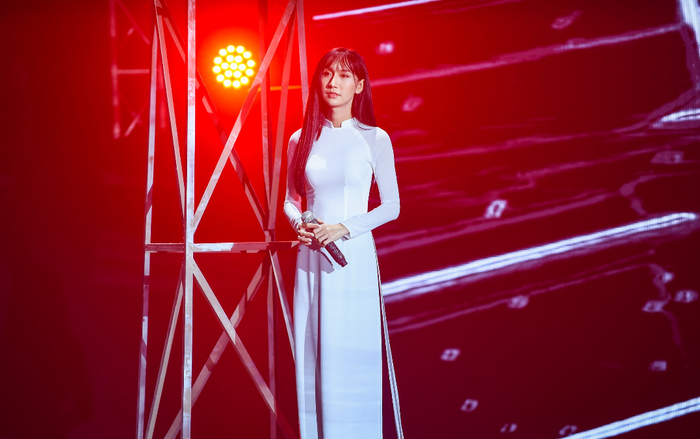 Lynk Lee đẹp ngút ngàn khi diện áo dài trắng, tóc dài buông xõa dịu dàng Ảnh 2