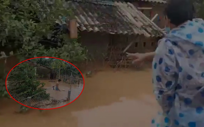 YouTuber đình đám ngồi trên thuyền ném đồ cứu trợ để dân bơi ra lấy, dân mạng bức xúc: 'Của cho không bằng cách cho' Ảnh 2