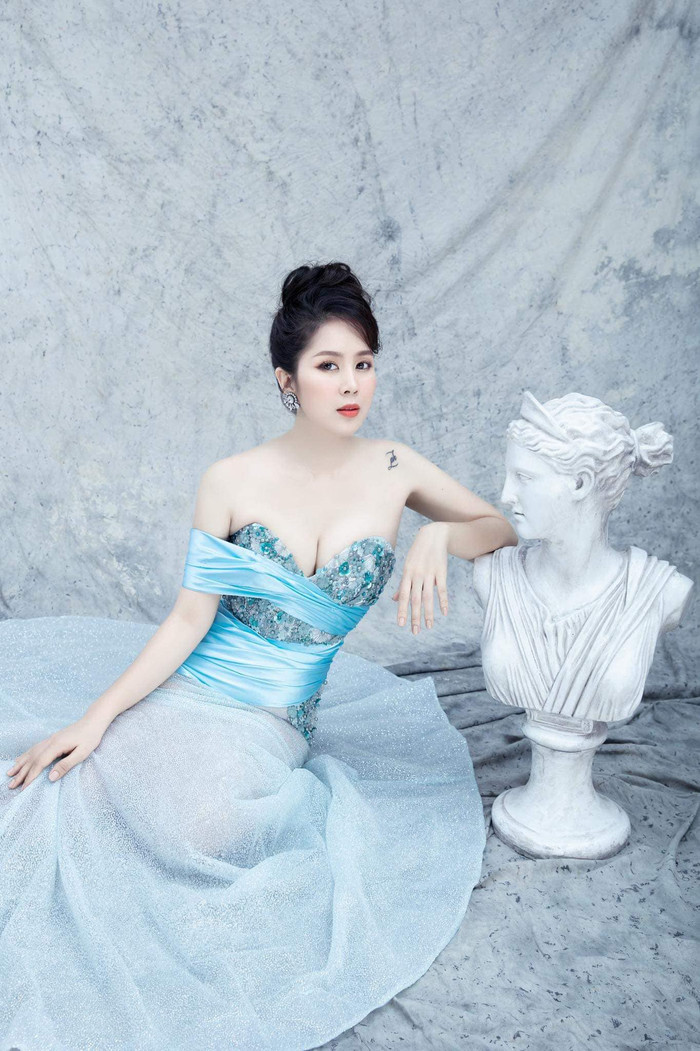 Được biết, để có được thân hình hiện tại, cô đã chăm chỉ tập luyện và giảm hơn 30kg