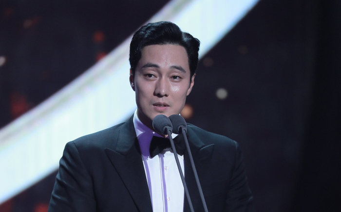 So Ji Sub lộ diện cùng Nana (After School) sau khi kết hôn với hậu bối kém 17 tuổi Ảnh 2