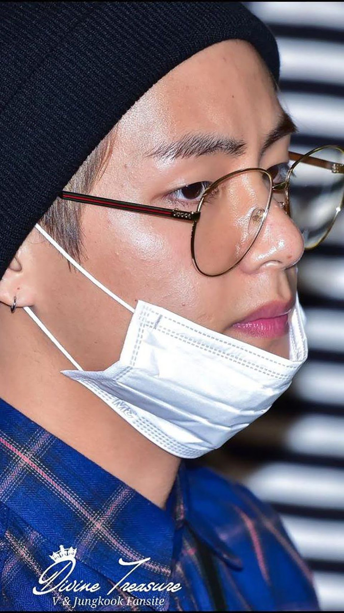 Thành viên BTS lộ mặt mộc khiến các fan một phen chao đảo Ảnh 12