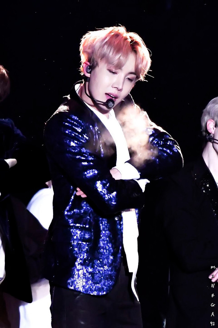 Thành viên BTS lộ mặt mộc khiến các fan một phen chao đảo Ảnh 9