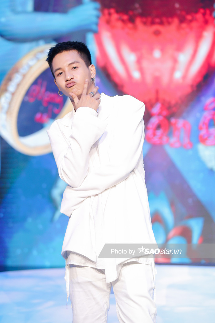 Vẻ ngoài điển trai không kém phần đáng yêu của Weeza