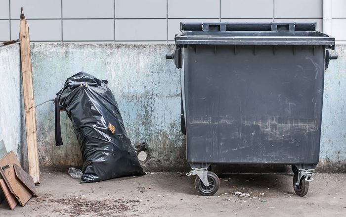 Nghe thấy tiếng kêu yếu ớt như mèo con khi đi đổ rác, người đàn ông phát hiện tội ác kinh hoàng của nữ bảo mẫu Ảnh 2