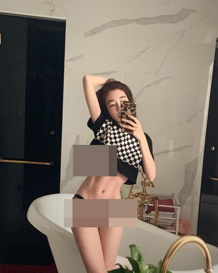 Cô nàng rất thích khoe thân hình quyến rũ