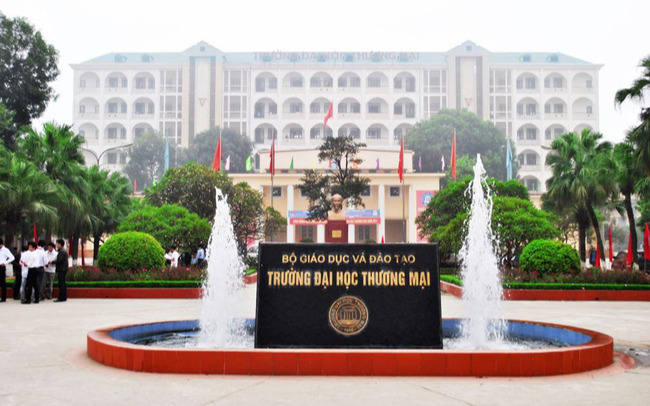 Đại học Thương Mại hỗ trợ mỗi sinh viên đang chịu thiệt hại vì lũ lụt 10 triệu đồng Ảnh 2