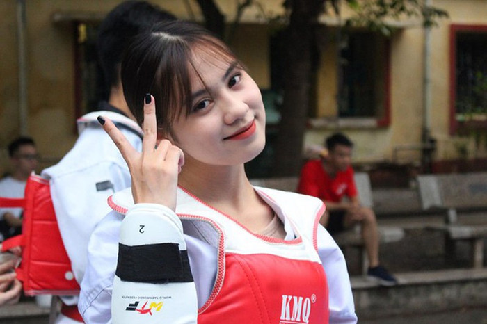 Cô nàng Thu Giang (SN 2000) K60 Khoa Bất động sản và Kinh tế tài nguyên