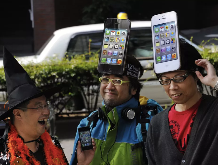 Người dùng Apple luôn cực kì sáng tạo trong cách thể hiện tình yêu với iPhone. Ảnh: Mashable