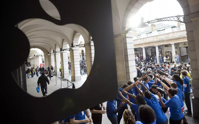 Sự cuồng nhiệt của người hâm mộ Apple mỗi lần iPhone lên kệ Ảnh 2