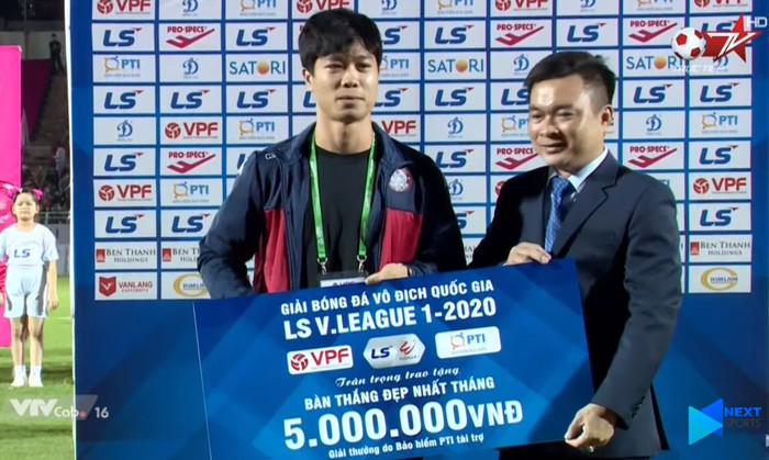 Công Phượng nhận 10 triệu đồng tiền thưởng và ủng hộ toàn bộ cho miền Trung.