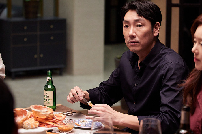 'Tiệc trăng máu' liệu có thành công khi remake bản Hàn vốn đã quá xuất sắc? Ảnh 6