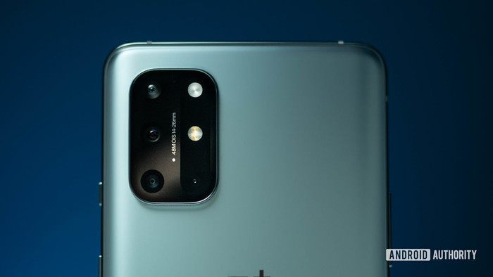 OnePlus 8T 5G có cụm bốn camera. Ảnh: Androidauthority