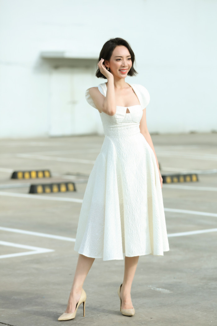 Thu Trang diện áo hở ngực gợi cảm, chiếm trọn 'spotlight' trong họp báo ra mắt 'Tiệc trăng máu' Ảnh 10