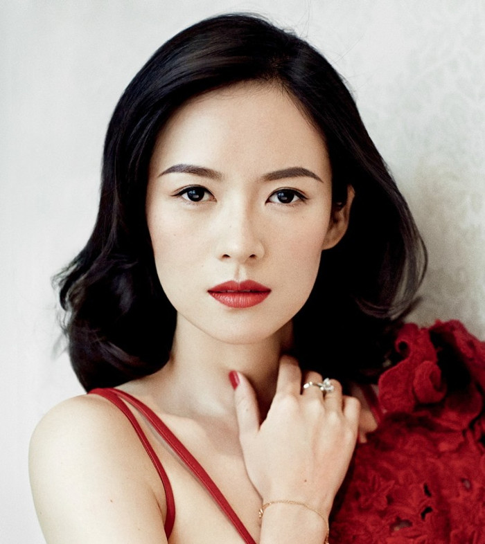 Cô kết hôn với nam ca sĩ Uông Phong vào tháng 5/2015, sau đó đón con gái đầu lòng năm 2016.