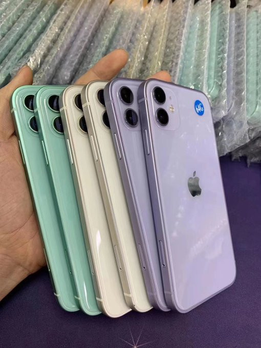 iPhone 11 sau khi được độ vỏ có ngoại hình rất giống iPhone 12 với khung viền vuông vức, mặt lưng được làm từ kính. (Ảnh: @duanrui1205)