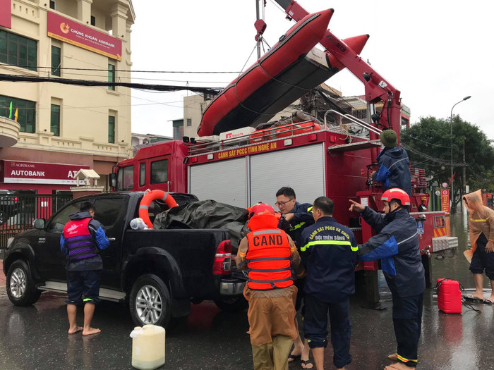 Số xuồng máy do Công an tỉnh Nghệ An hỗ trợ