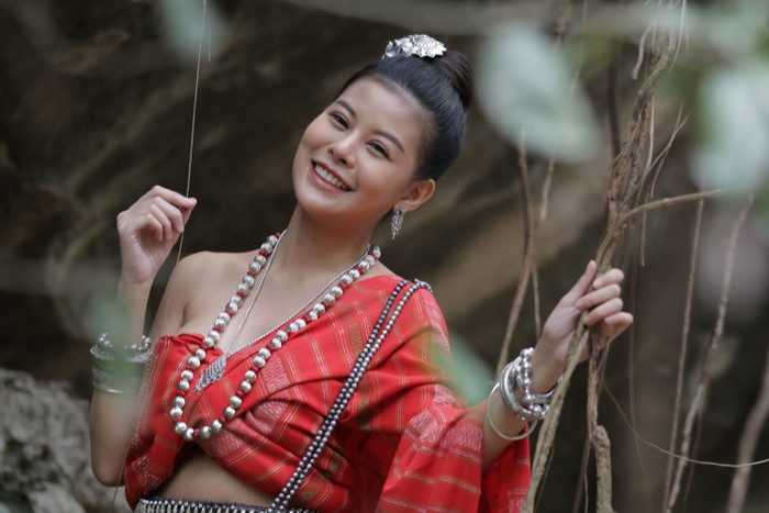 Nàng thơ Vhung do diễn viên trẻ Lada R-Siam đảm nhận