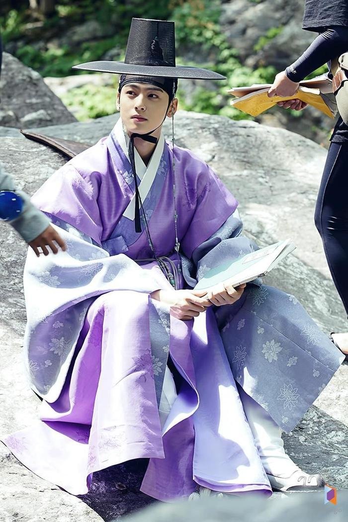 6 'Hoàng tử cổ trang' mặc Hanbok đẹp nhất Hàn Quốc: Lee Jun Ki hay Kim Soo Hyun đứng đầu? Ảnh 8