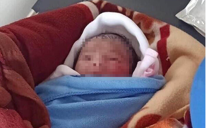 Khởi tố người mẹ bỏ rơi con sơ sinh ngoài ruộng khoai trong nắng 40 độ C, cháu bé nhiễm khuẩn nặng qua đời Ảnh 2