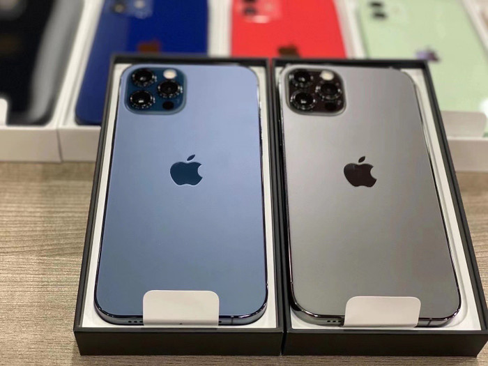 Màu sắc của thế hệ iPhone 12 Pro và iPhone 12 Pro Max năm nay lại nhận được rất nhiều lời khen từ cộng đồng mạng. (Ảnh: @duanrui1205)