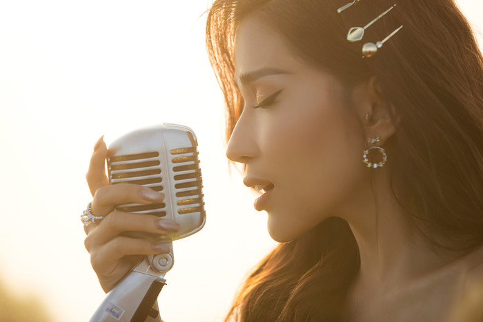 Khả Như chia sẻ về việc lấn sân ca hát: 'Hay hay dở cũng là cảm xúc thật của mình' Ảnh 5