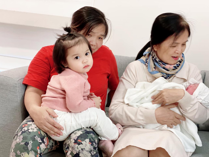 Sam bây giờ lên chức chị rồi, nhìn suy tư ra phết