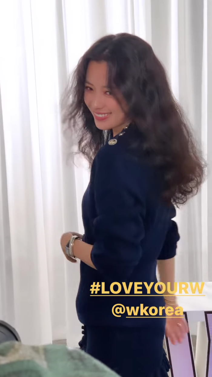 Nụ cười duyên dáng.