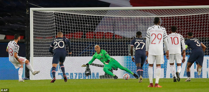 Bruno Fernandes phải mất hai lần thực hiện 11m mới đánh bại được Navas.