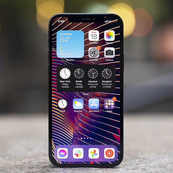 iOS 14.1 được cập nhật ngay sát thời điểm iPhone 12 lên kệ. Ảnh: The Verge