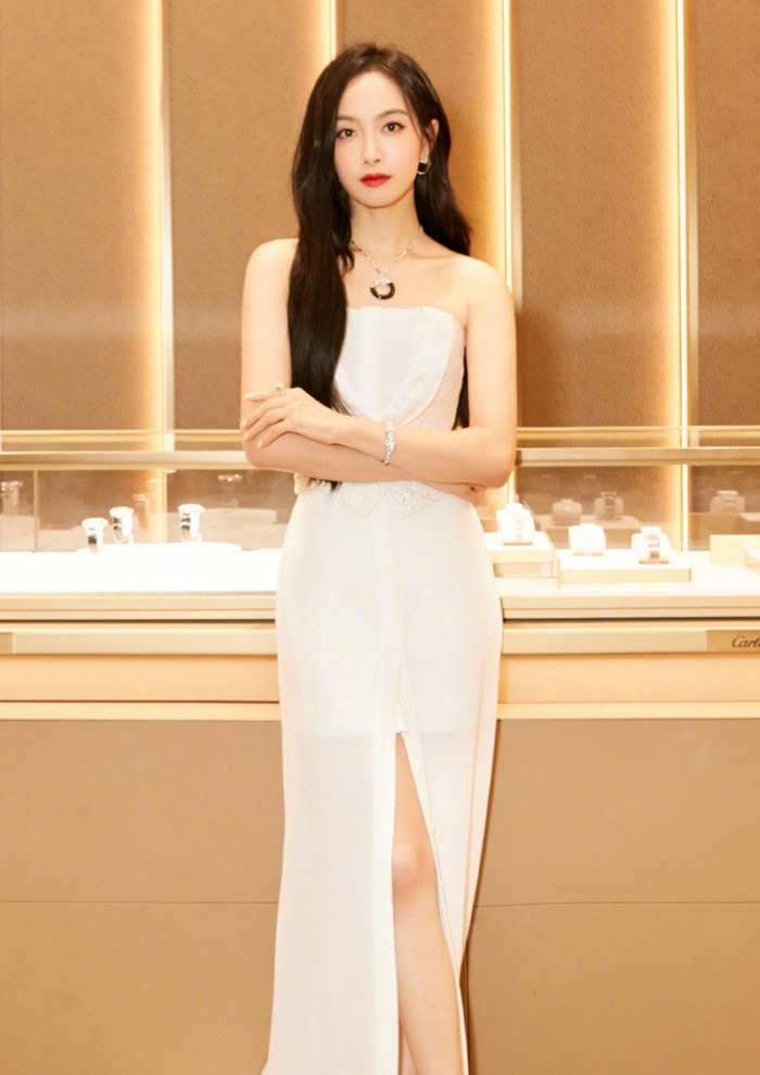 Nữ hoàng Kim Ưng Tống Thiến trong vai Tư Nguyệt