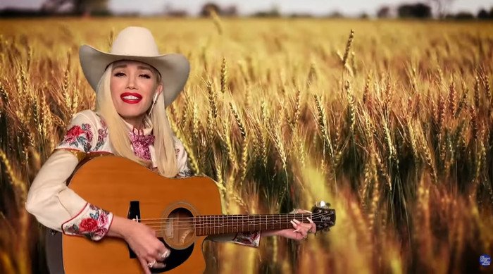 Phong cách mới, trong tạo hình nữ cao bồi với đàn ghita đậm chất Country của Gwen Stefani khiến người hâm mộ không khỏi phấn khích.