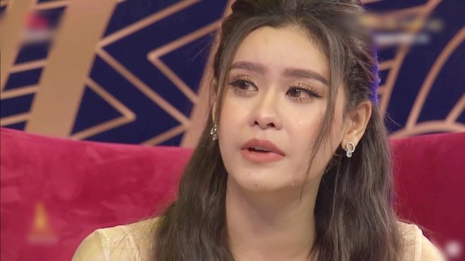 Trương Quỳnh Anh từng chia sẻ khi chấp nhận đến với Tim, cô đã mất tất cả, từ người quản lý, bạn bè và cả ba mẹ, thậm chí chỉ còn mỗi chiếc xe đi diễn để kiếm tiền