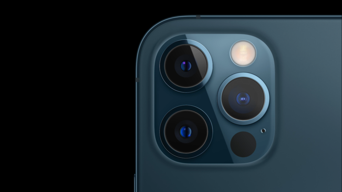 iPhone 12 Pro Max là mẫu iPhone cụm camera tiên tiến nhất trong số các mẫu máy thuộc series iPhone 12. Ảnh: Apple