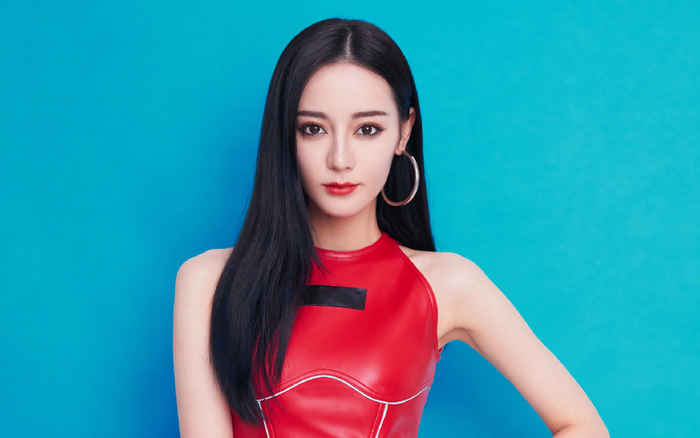 Địch Lệ Nhiệt Ba trở nên khác lạ trong loạt hình mới Ảnh 2