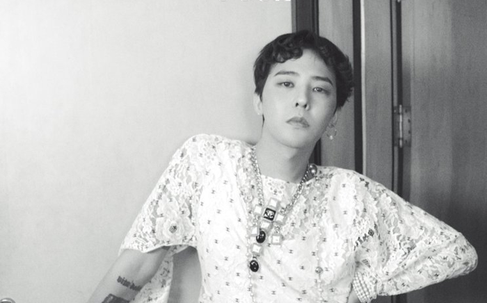 G-Dragon (Bigbang) khiến fan 'ngã ngửa' với style 'bà thím' trên tạp chí: Khuấy đảo làng giải trí! Ảnh 2