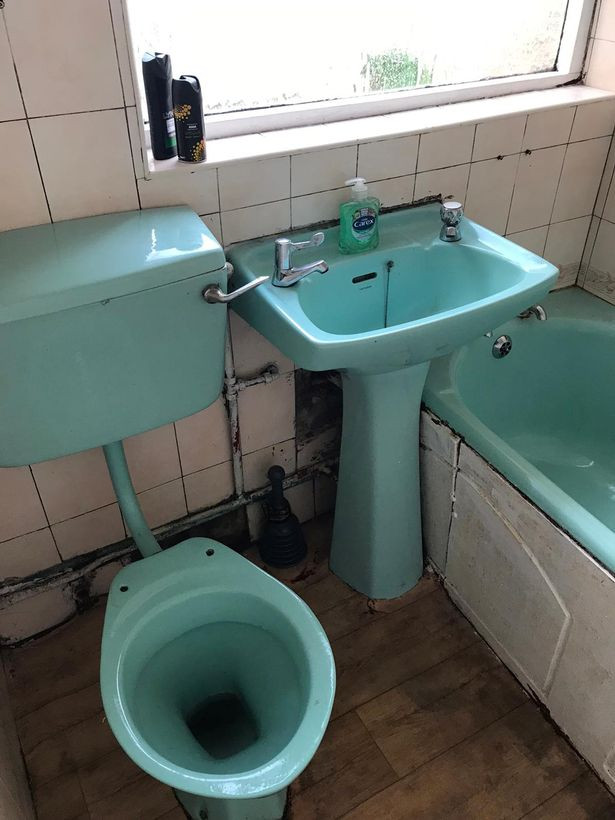 Nhóm nhân viên dọn vệ sinh của Emma-lea đã dọn dẹp sạch sẽ căn phòng tắm.