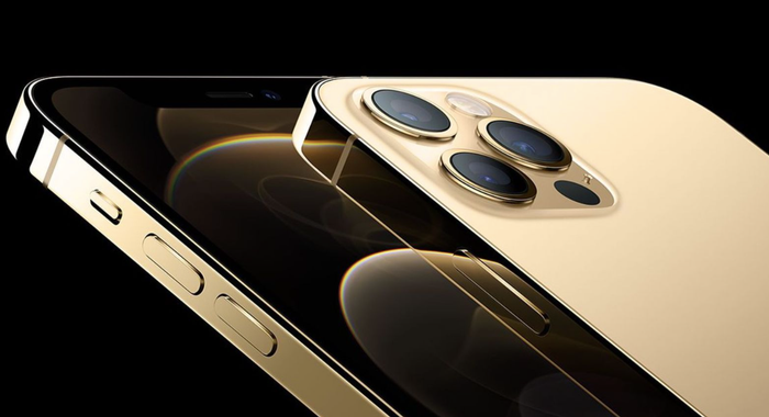 iPhone 12 Pro bản màu vàng được hoàn thiện thân máy bằng kĩ thuật khác so với các phiên bản màu máy còn lại. Ảnh: Apple
