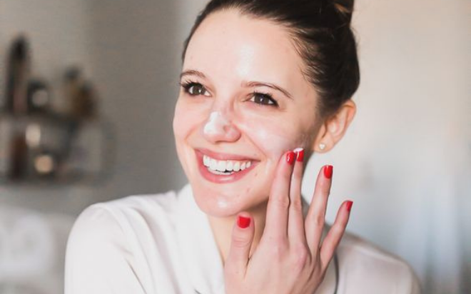 6 thói quen tai hại làm tăng nếp nhăn trên da của bạn Ảnh 2