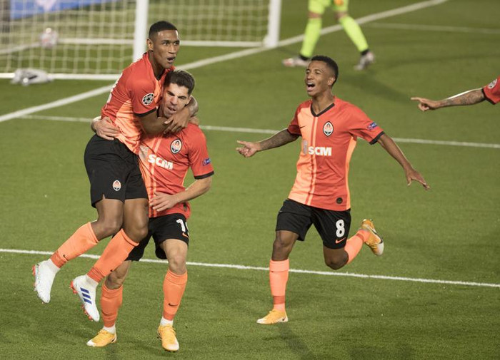 Shakhtar dẫn trước Real Madrid 3-0 ngay trong hiệp một.