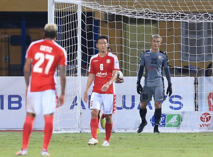 Bùi Tiến Dũng sẽ khó có cơ hội ra sân nếu Đặng Văn Lâm về TPHCM.