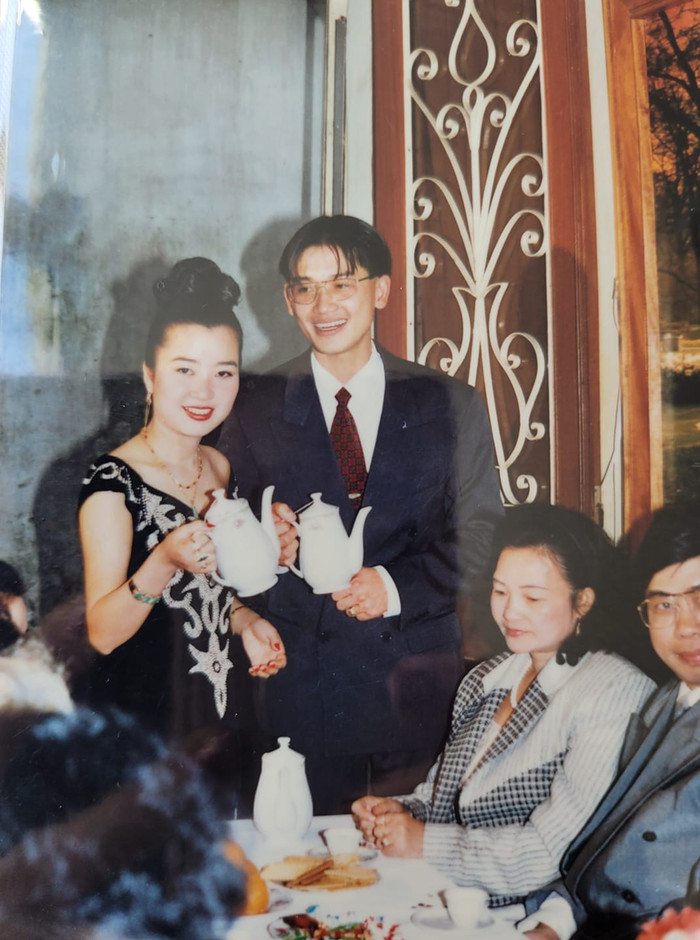 Nhiều người nhận xét rằng nhìn nhan sắc thời trẻ của bố mẹ Huyền My thế này bảo sao con gái không trở thành Á hậu