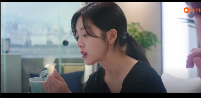 Nam Ji Ah quan tâm tới từng sở thích nhỏ của Lee Yeon