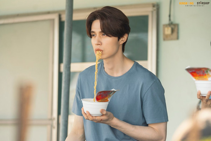 nhưng ăn thì vẫn ăn.