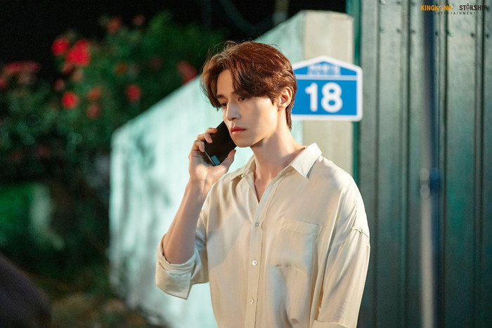 Ôi...bừng sáng giữa không gian đêm khuya.