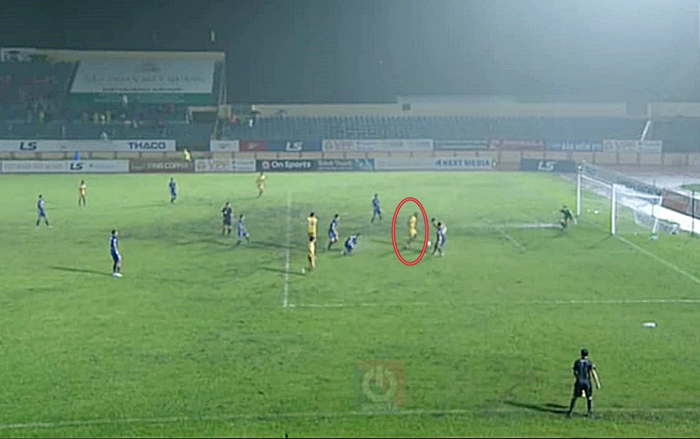 Trọng tài Việt Nam sai sót, hay cuộc chơi bị thao túng? Ảnh 2