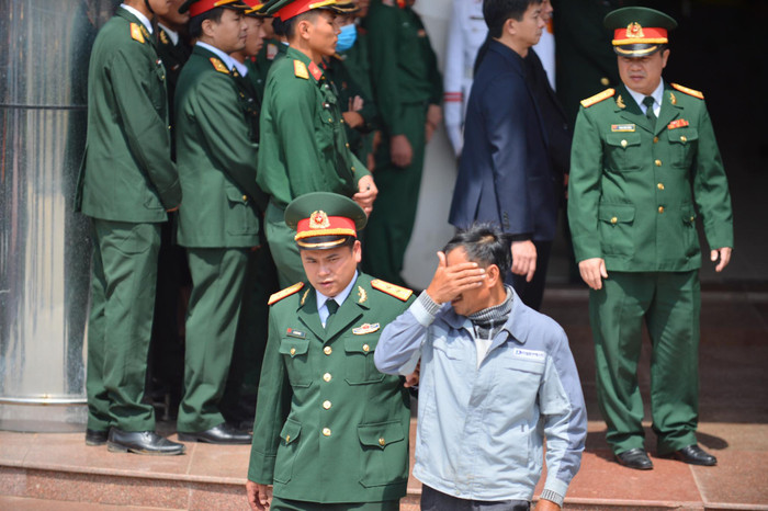 Theo đó, lễ viếng từ 7h - 10h ngày 22/10; Lễ truy điệu và di quan từ 10h - 11h ngày 22/10. Sau đó, linh cữu các cán bộ, chiến sĩ hy sinh sẽ được đưa về địa phương an táng theo nguyện vọng của gia đình.