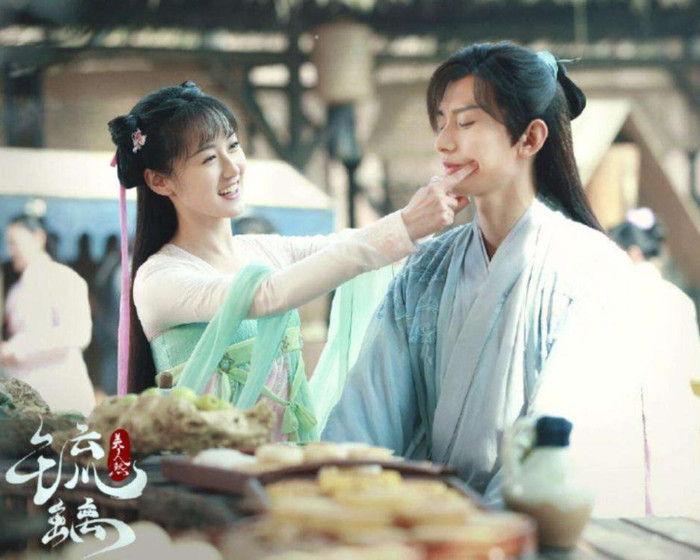 Lưu ly: Được coi là “Hương mật tựa khói sương 2.0” nhưng Lưu ly còn bi thương hơn nhiều, cũng không phải ở dưới cái bóng quá lớn của “tiền bối”. Nói không ngoa khi Lưu ly chính là một trong những bộ phim thành công và nổi tiếng nhất năm 2020.