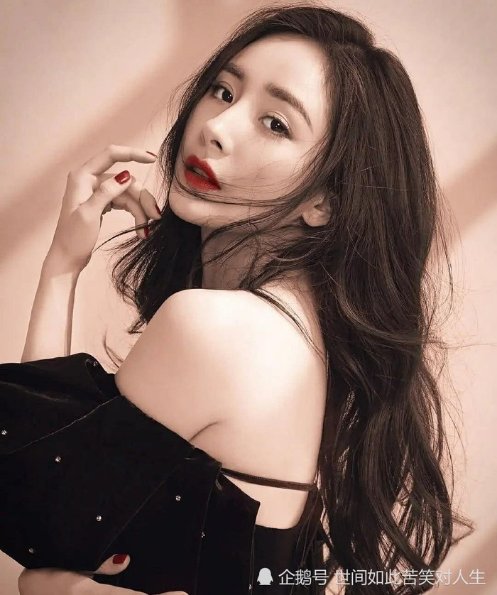 2. Dương Mịch - 109.384.642 follow: Trong suốt 10 năm qua, độ nổi tiếng của Dương Mịch chỉ tăng chứ không giảm, cô cũng là một trong những diễn viên có lượng fan hùng hậu bậc nhất Cbiz.