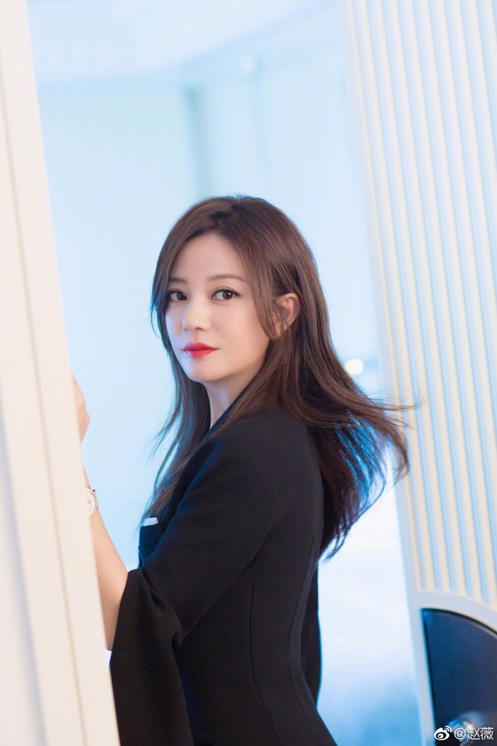 5. Triệu Vy - 85.814.222 follow: Dù đã qua thời hoàng kim nhưng sức hút của Triệu Vy không hề giảm sút, lượt follow của cô bám sát với “đàn em” Triệu Lệ Dĩnh.